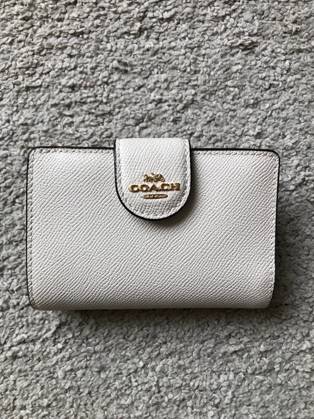 Authentic Coach Medium Corner Zip Wallet.NWOT.